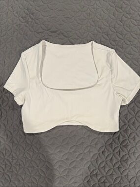 Pchee Bum Activewear White Cropped Short Sleeve Top